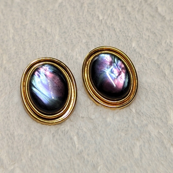 Vintage Goldtone and Faux Black Mother Of Pearl Button Pierced Earrings - Picture 4 of 9